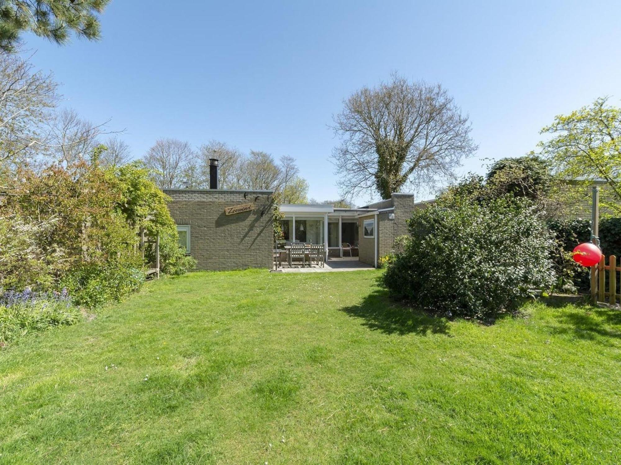 Stylish Bungalow With A Large Garden Sint Maartensvlotbrug Exterior photo